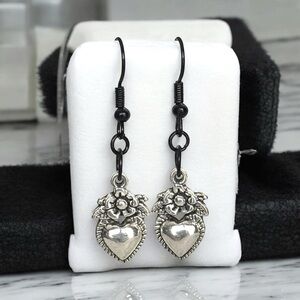 5 For $25💫Alternative Silver Heart Dangles